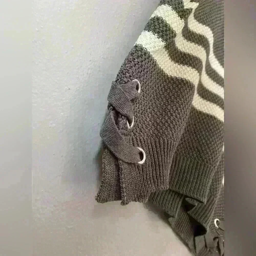 💚  3/$15 NWT Pink Republic Gray and White Striped Sweater Size Small